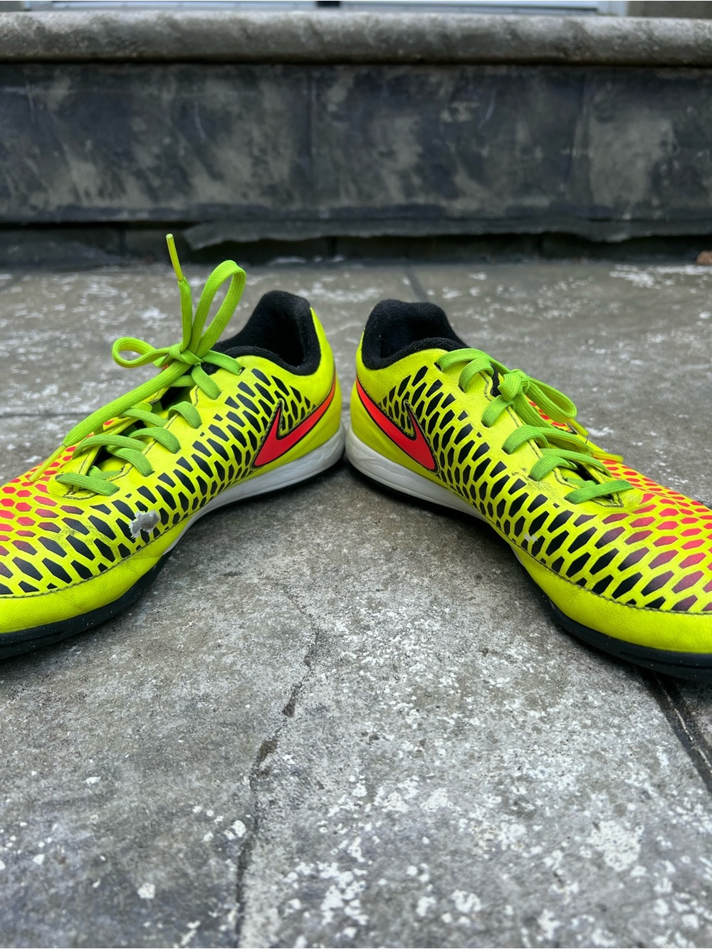 Nike Magista Kids Neon Yellow and Pink Indoor Soccer Shoes - Picture 3 of 5